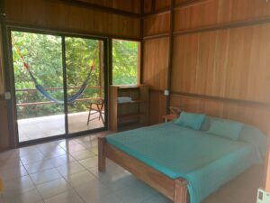 interior cabana standard bajo bosque